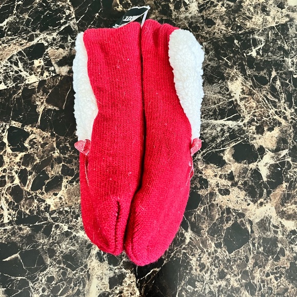 🌺NWT🌺Faux Fur Line Red Slippers🌺 - Picture 2 of 3